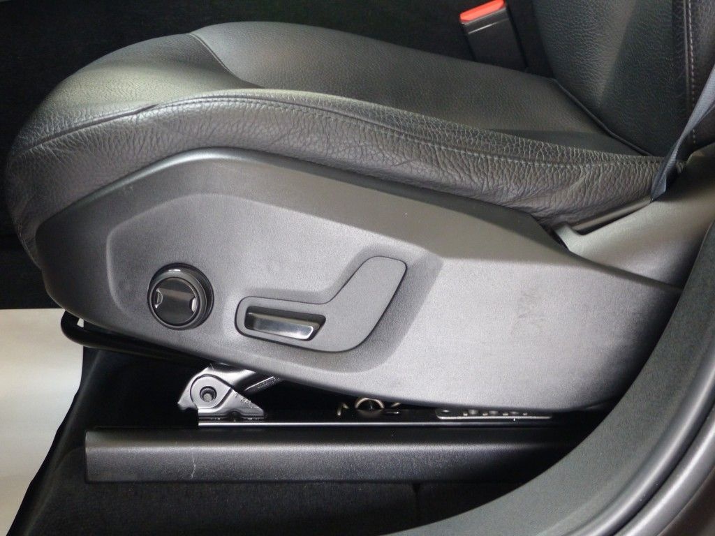 Volvo XC60 Momentum Pro 2WD Leder+AHK+LED+Cam+Sound foto 15