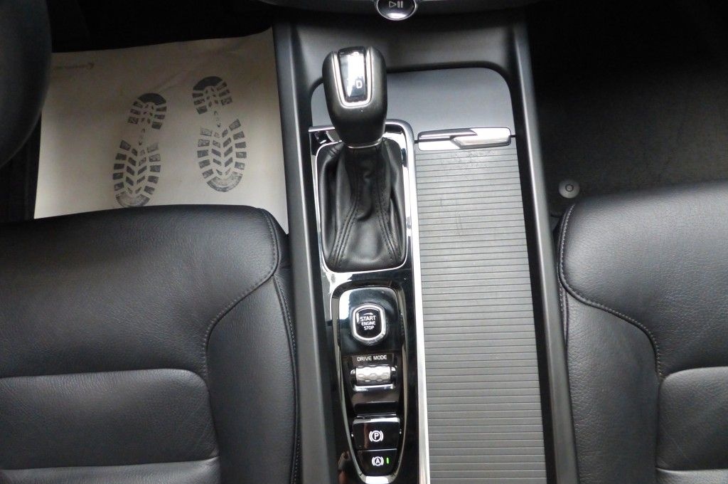 Volvo XC60 Momentum Pro 2WD Leder+AHK+LED+Cam+Sound foto 23