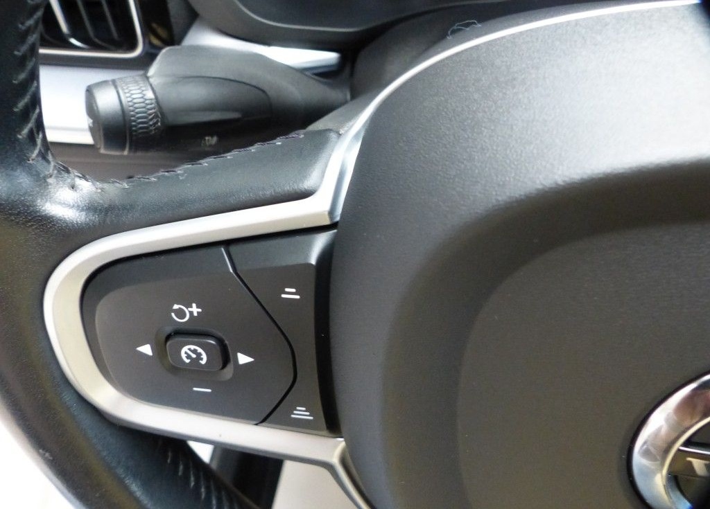 Volvo XC60 Momentum Pro 2WD Leder+AHK+LED+Cam+Sound foto 25