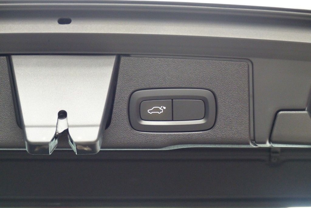 Volvo XC60 Momentum Pro 2WD Leder+AHK+LED+Cam+Sound foto 9