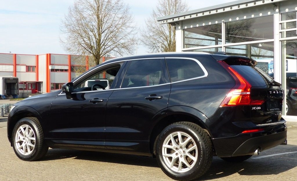 Volvo XC60 Momentum Pro 2WD Navi+LED+Harman+Totw+PDC foto 2