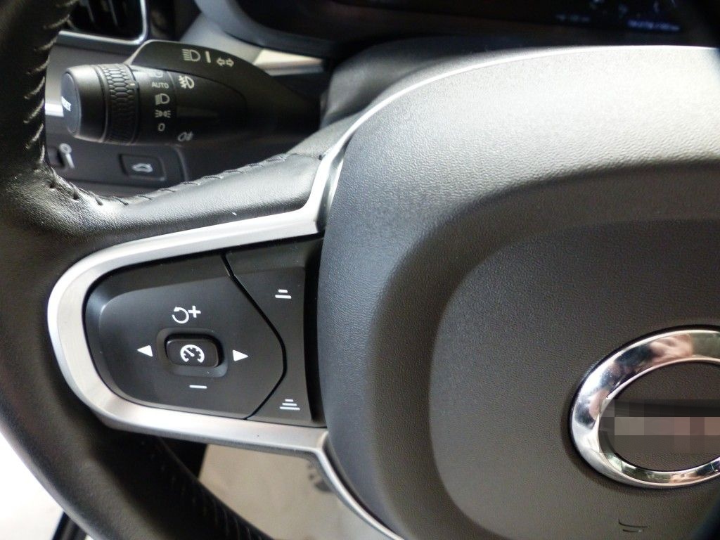 Volvo XC60 Momentum Pro 2WD Navi+LED+Harman+Totw+PDC foto 16