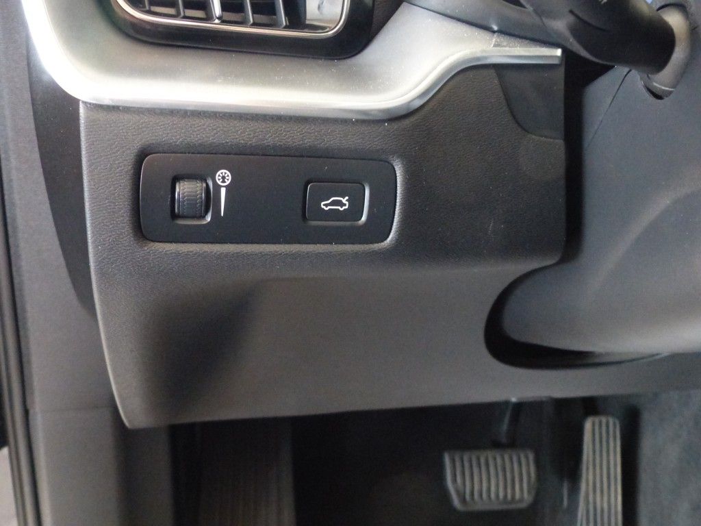 Volvo XC60 Momentum Pro 2WD Navi+LED+Harman+Totw+PDC foto 23