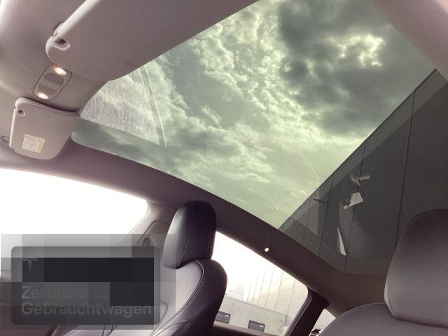 Tesla Model Y Long Range AWD foto 18