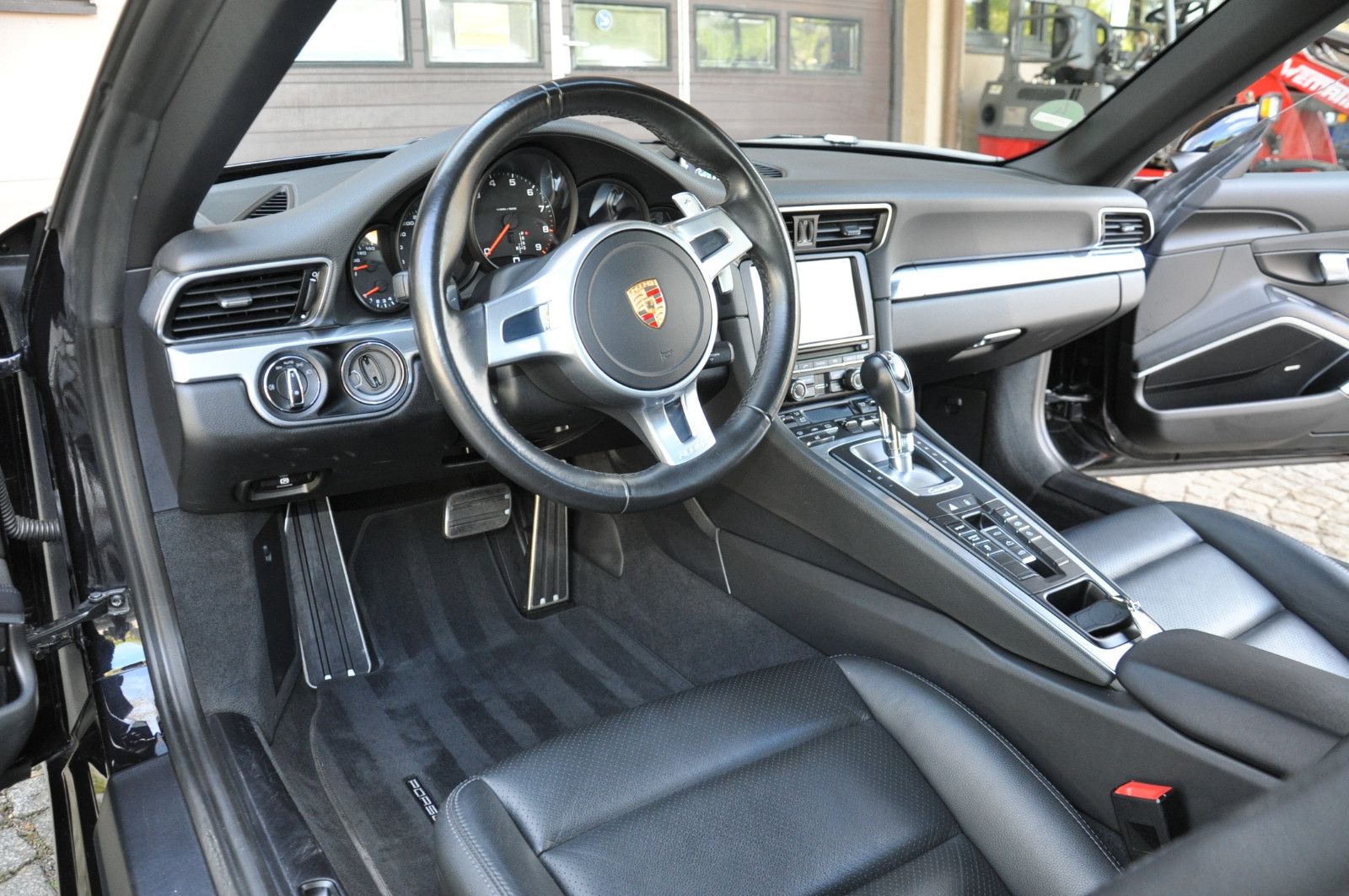 Porsche 911 Carrera Black Edition Cabriolet foto 14