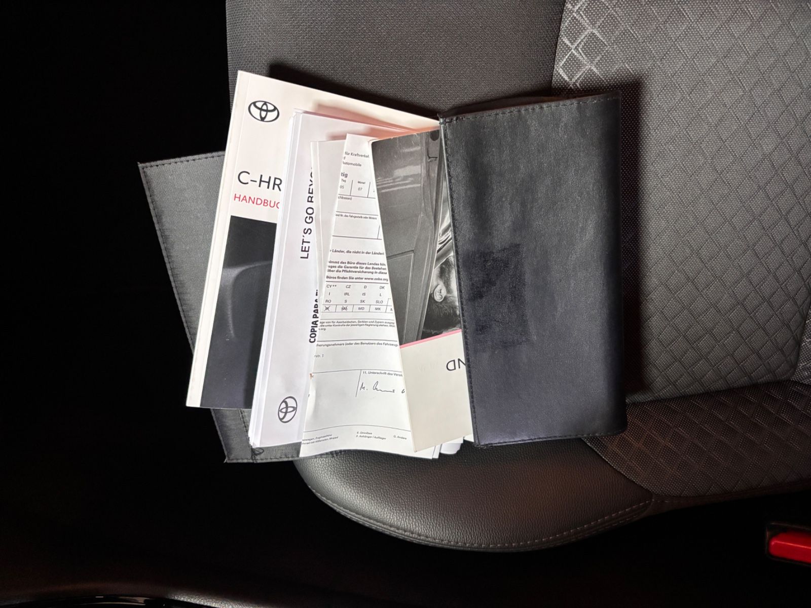 Toyota C-HR Hybrid Team D foto 17