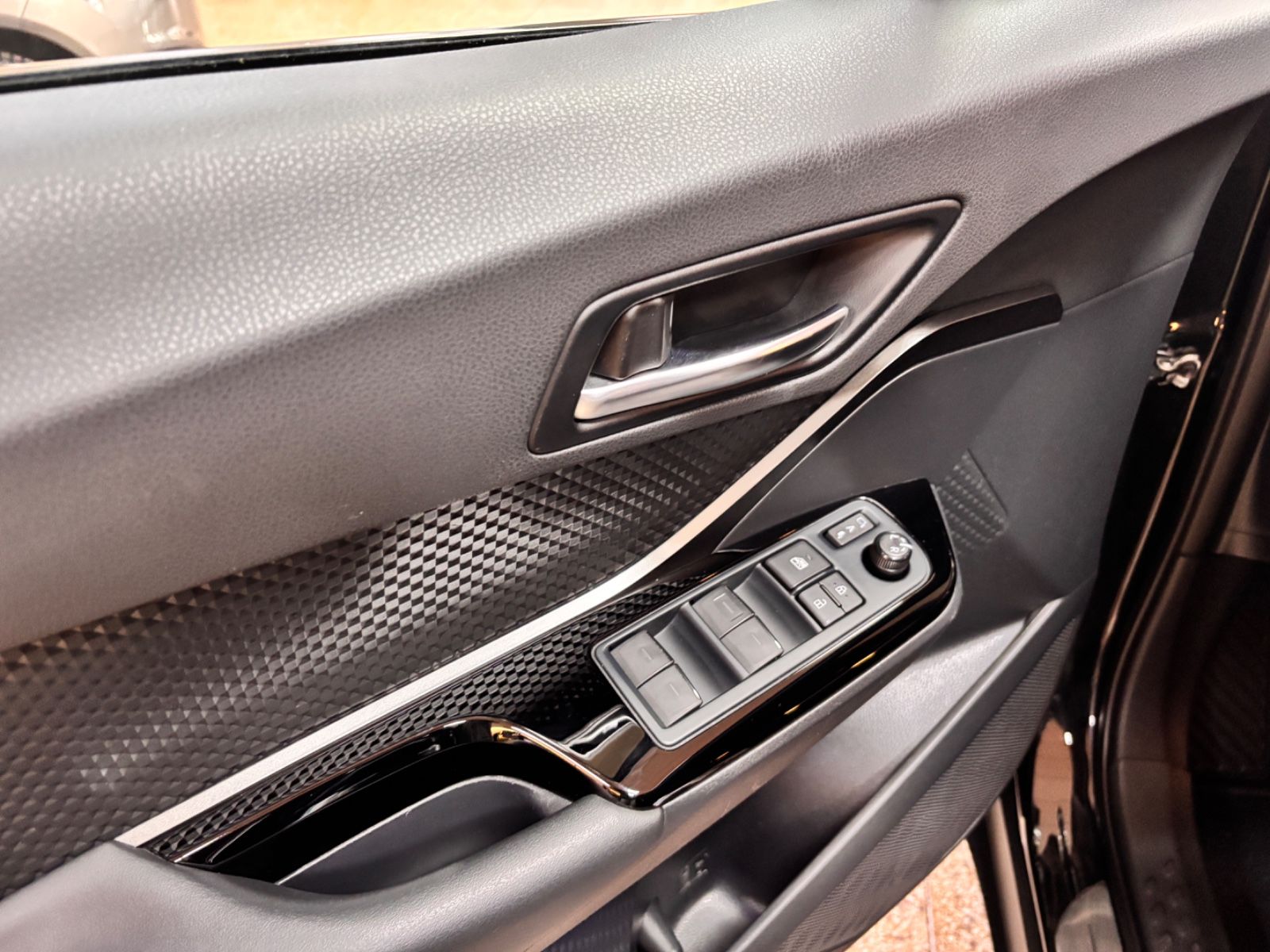 Toyota C-HR Hybrid Team D foto 9