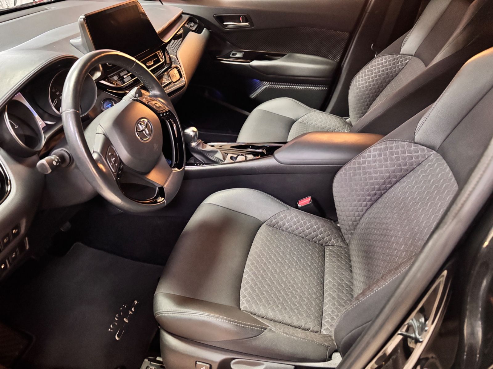 Toyota C-HR Hybrid Team D foto 10