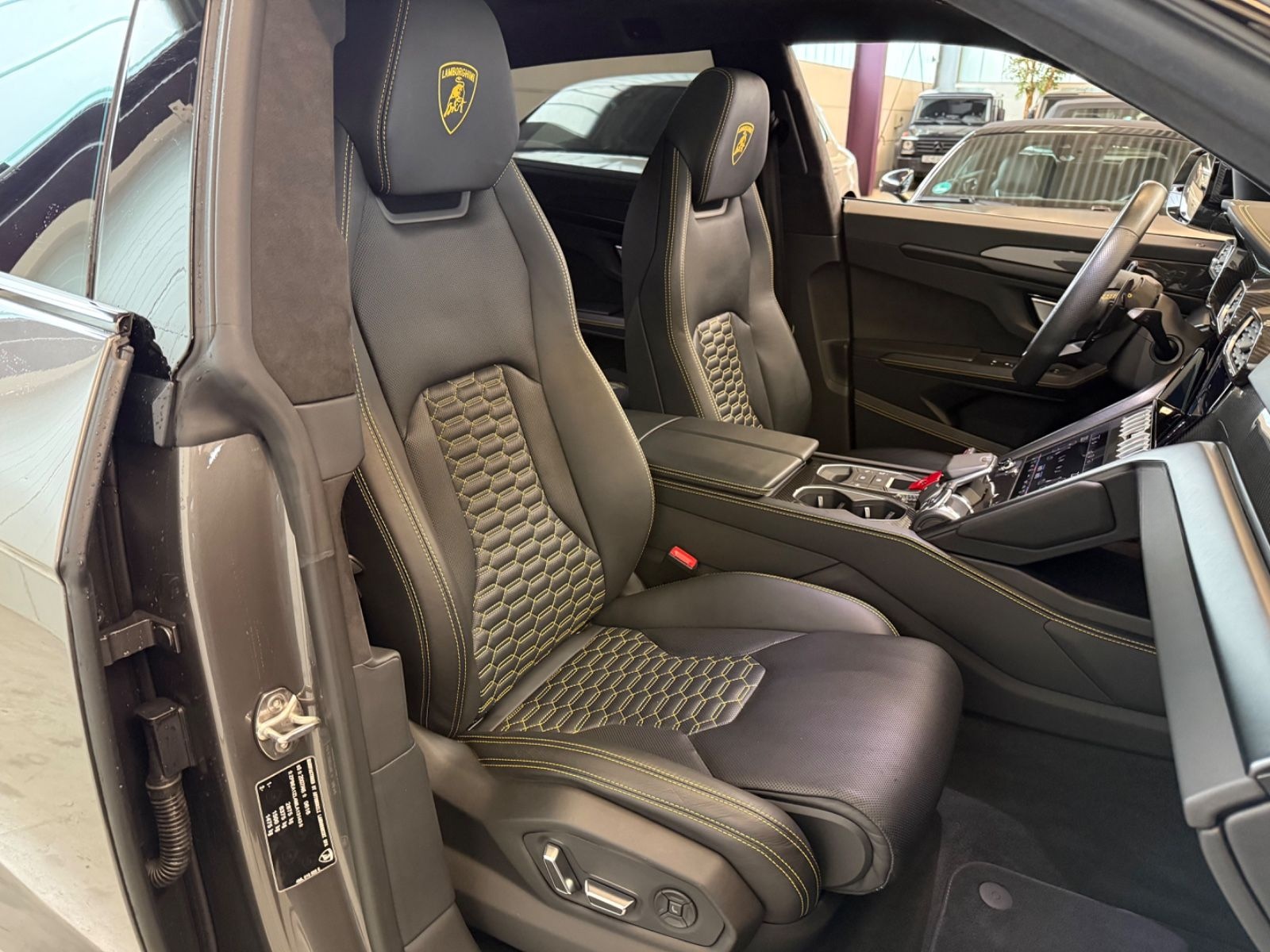 Lamborghini URUS, BIG CABRON INTERIEUR, Q-CITURA, PANO foto 2