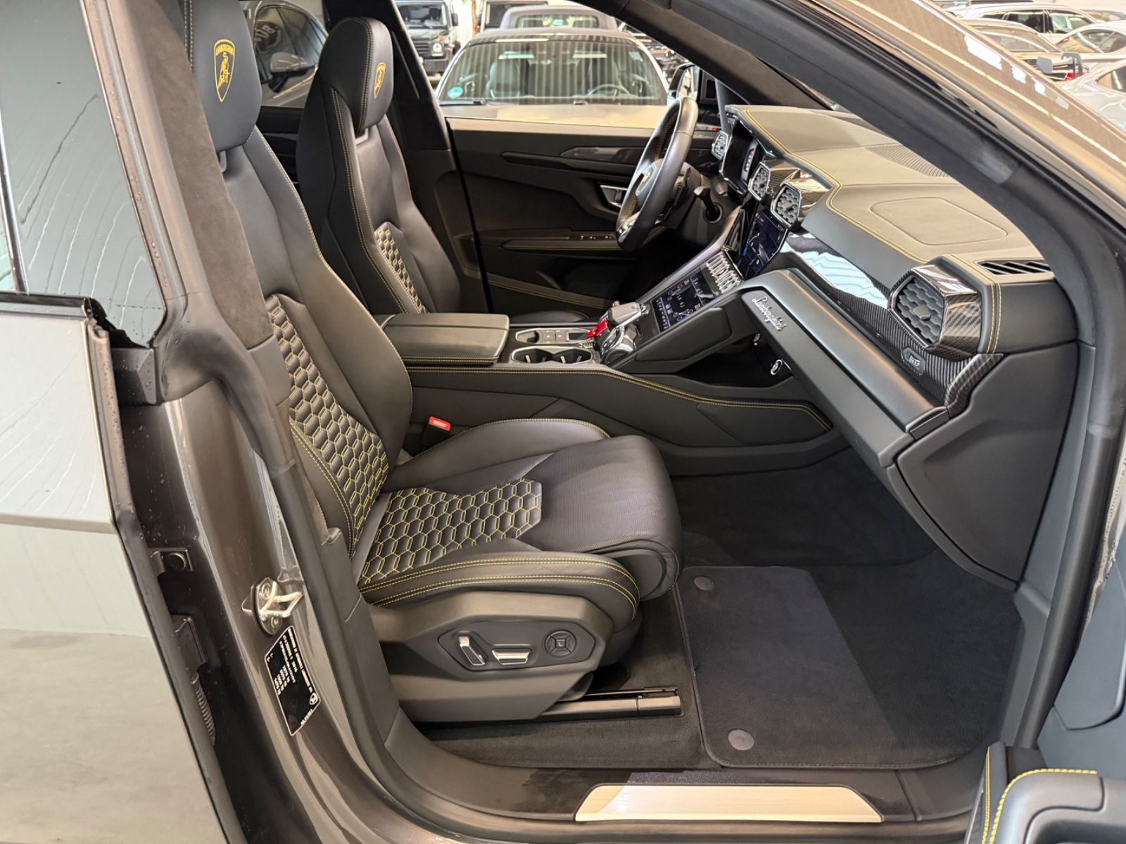 Lamborghini URUS, BIG CABRON INTERIEUR, Q-CITURA, PANO foto 8