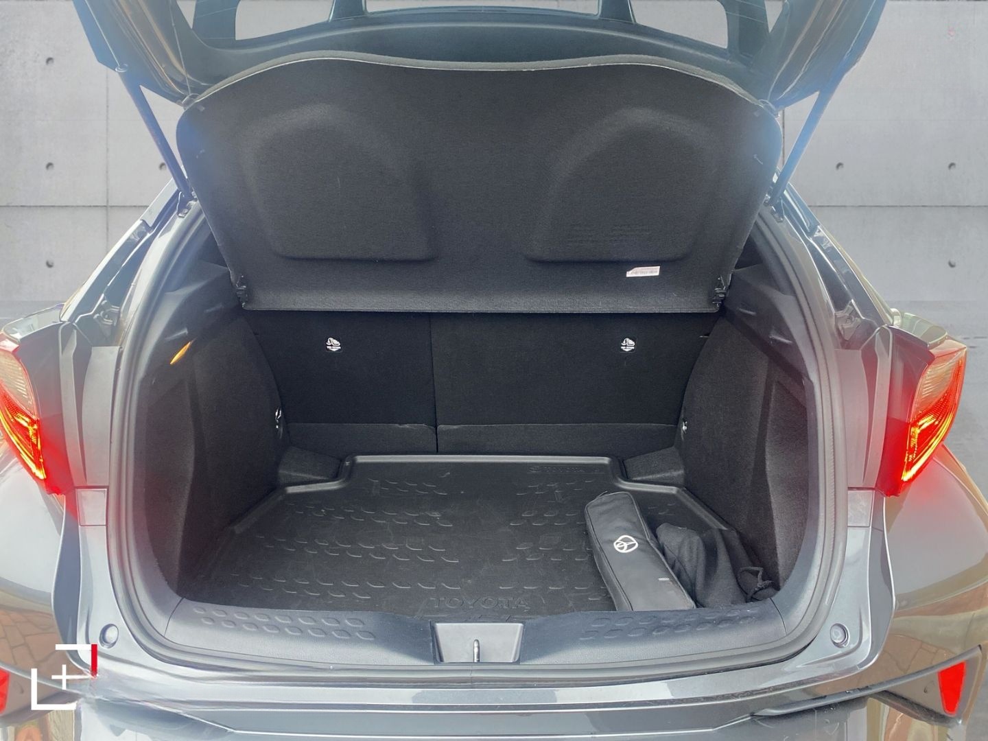 Toyota C-HR - 1,8 l Hybrid 4x2 Team D CVT foto 14