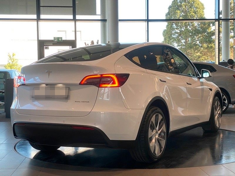 Tesla Model Y AWD Long Range Dual Motor Panorama LED foto 19