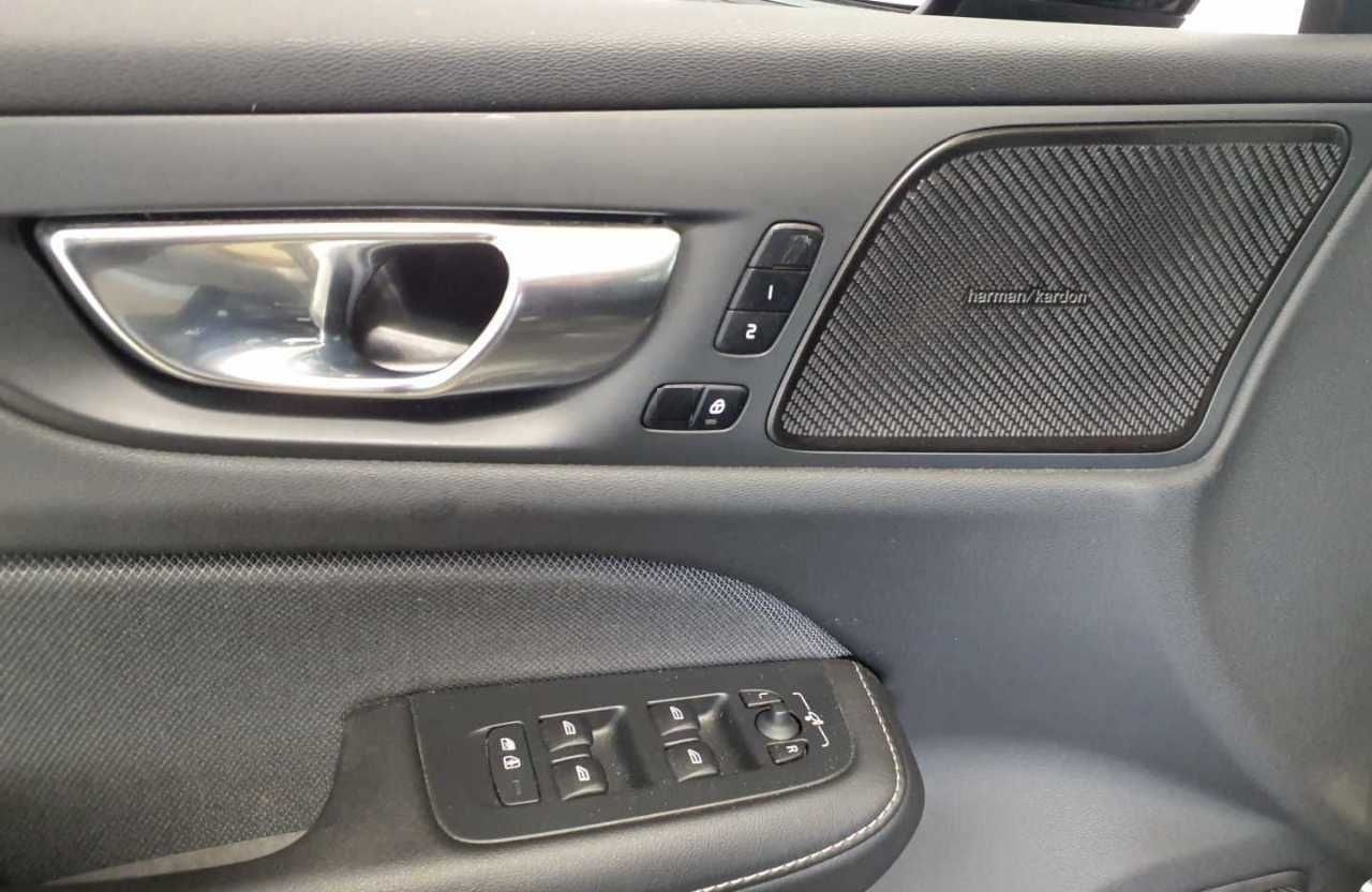 Volvo V60 Kombi Plus Dark *PANO*H/K* 360* foto 12