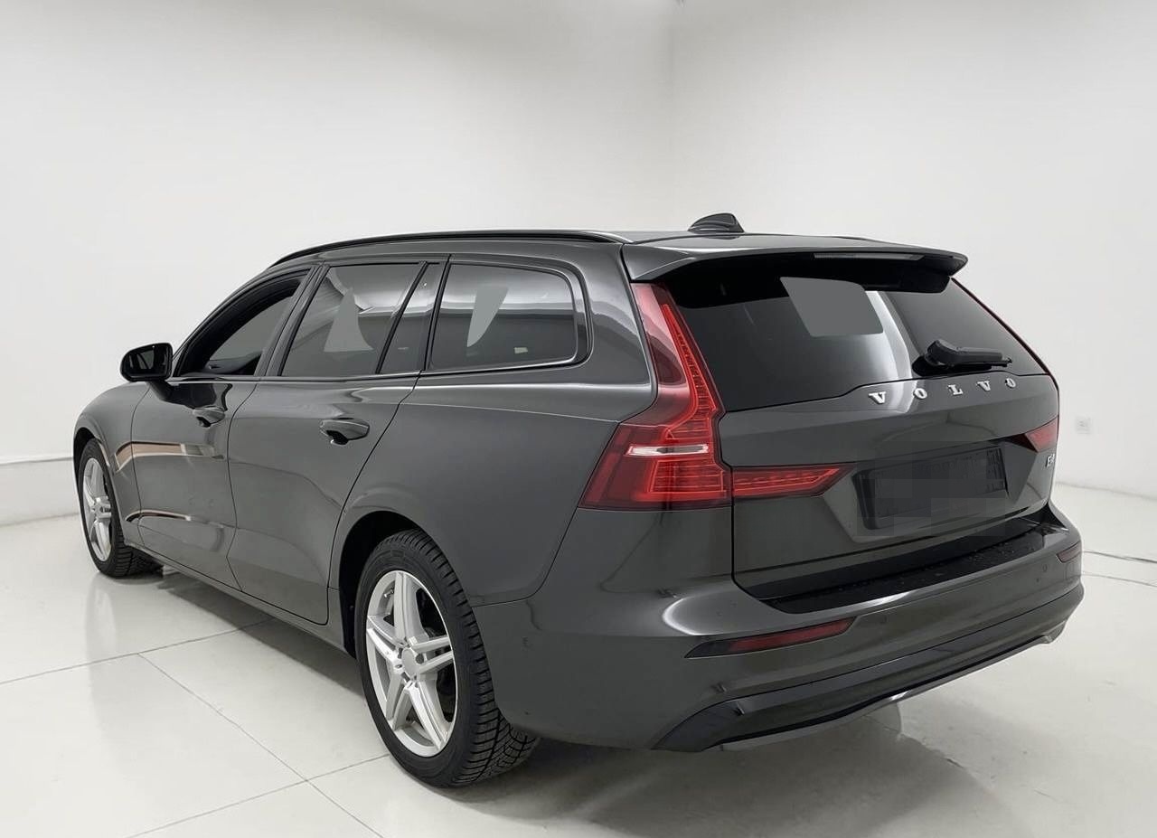 Volvo V60 Kombi Plus Dark *PANO*H/K* 360* foto 3