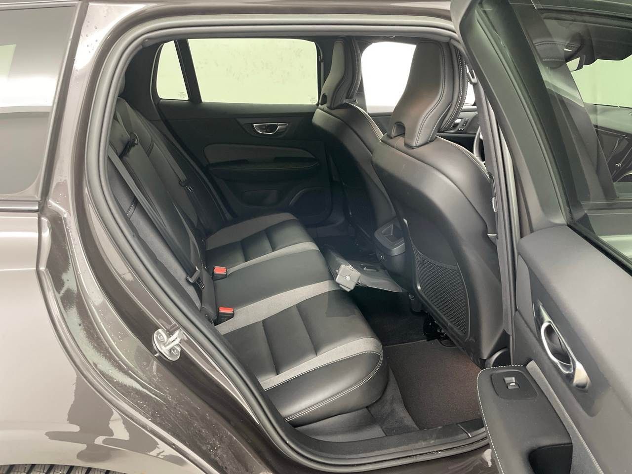 Volvo V60 Kombi Plus Dark *PANO*H/K* 360* foto 8