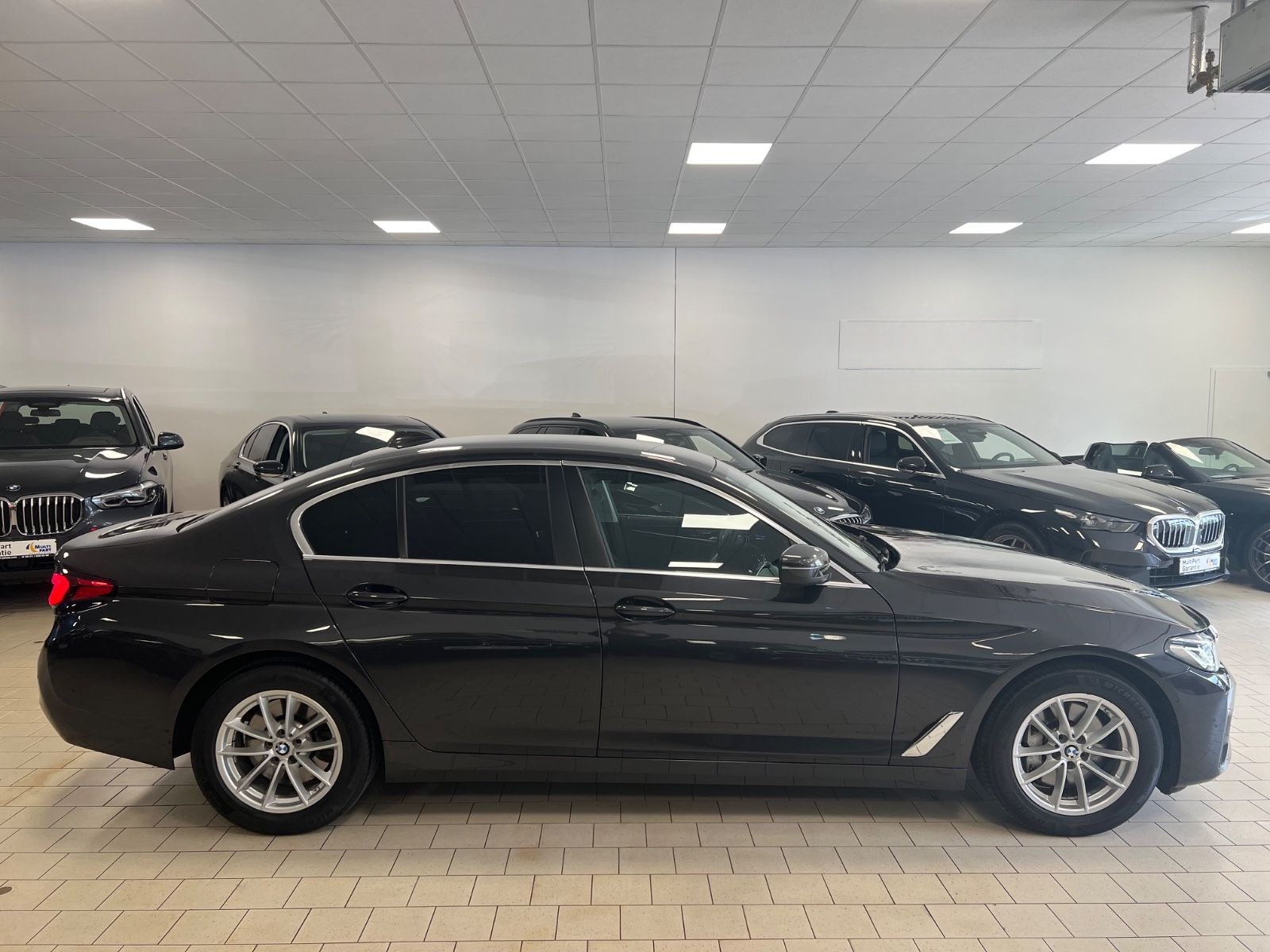 BMW 530dxD/Lim/HUD/Laser/MassagBelüfStz/P&DrivAsProf foto 11