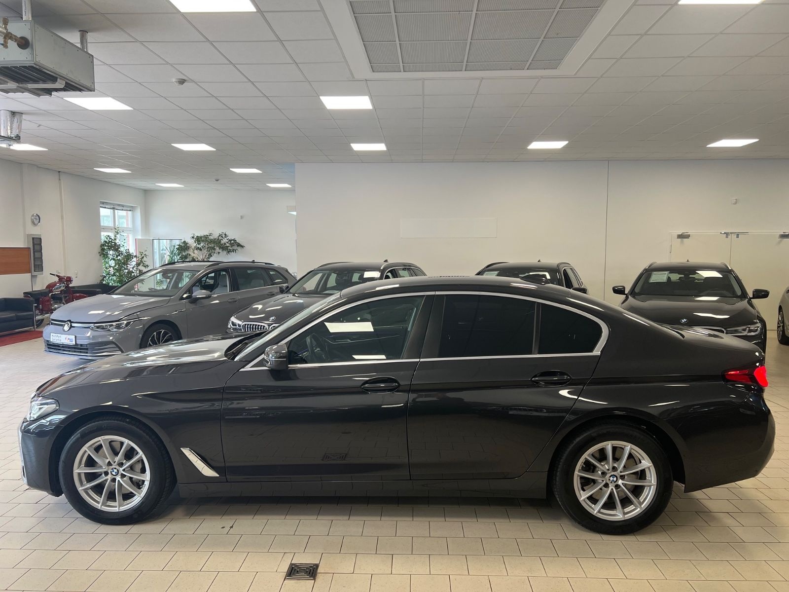 BMW 530dxD/Lim/HUD/Laser/MassagBelüfStz/P&DrivAsProf foto 7