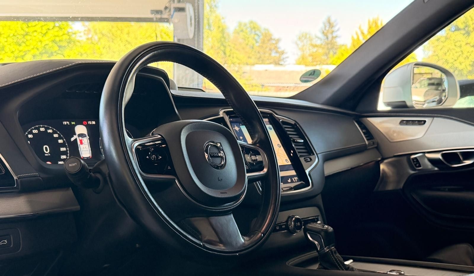 Volvo XC90 R Design AWD-PANO-HUD-AHK-B&W-SPUR- foto 12