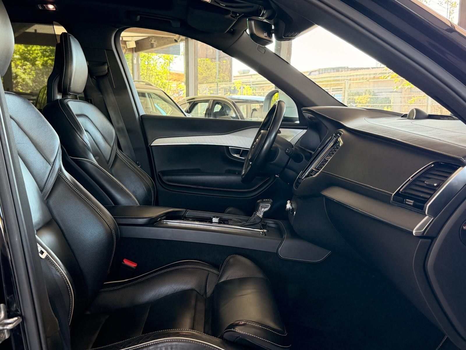 Volvo XC90 R Design AWD-PANO-HUD-AHK-B&W-SPUR- foto 17