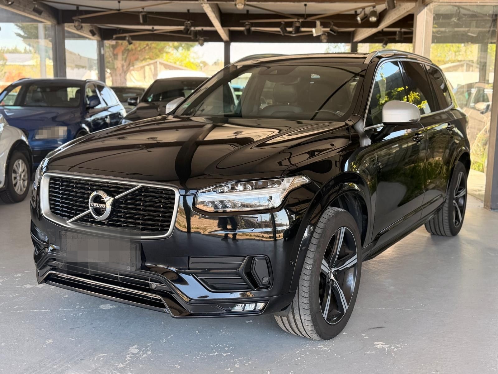 Volvo XC90 R Design AWD-PANO-HUD-AHK-B&W-SPUR- foto 3