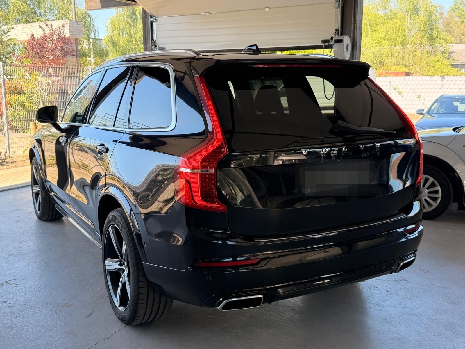 Volvo XC90 R Design AWD-PANO-HUD-AHK-B&W-SPUR- foto 6