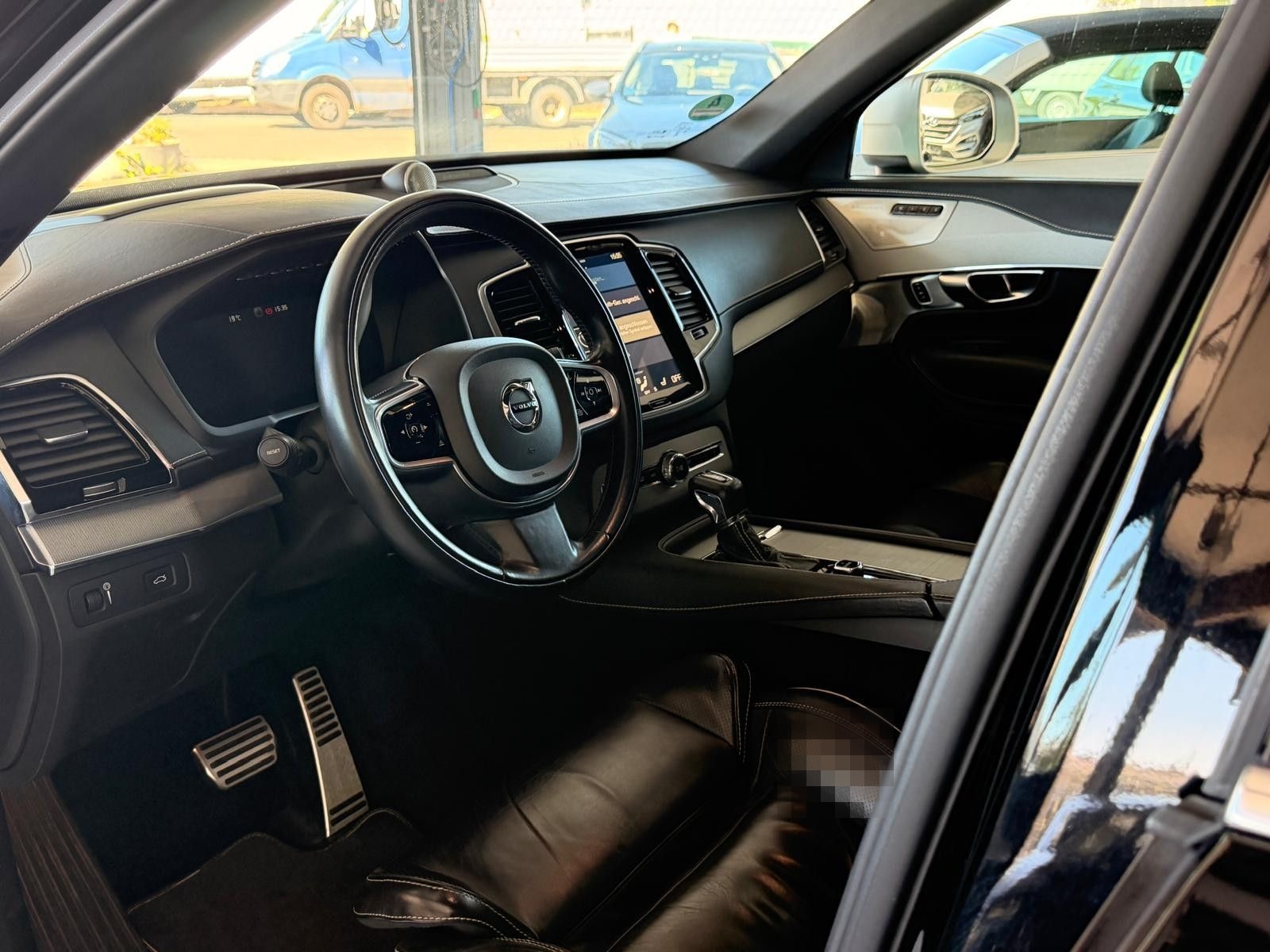 Volvo XC90 R Design AWD-PANO-HUD-AHK-B&W-SPUR- foto 10