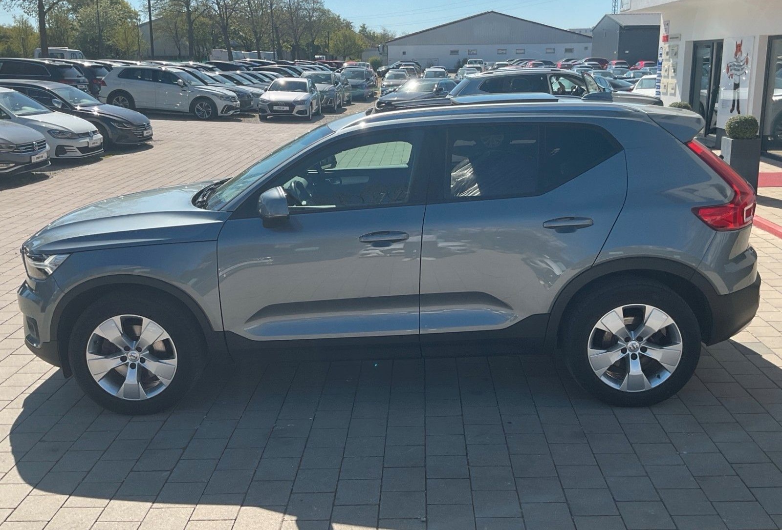 Volvo XC 40 Momentum AWD APPLE Lane Navi  RFK ViCo foto 2