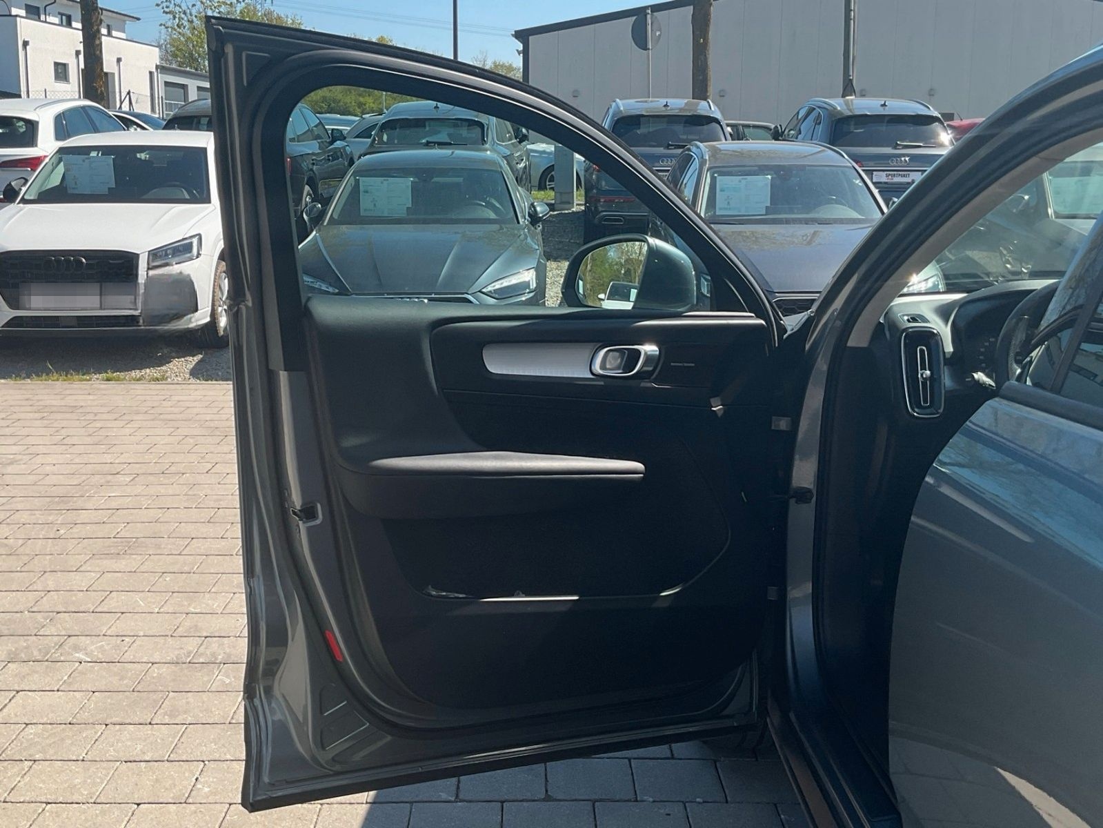 Volvo XC 40 Momentum AWD APPLE Lane Navi  RFK ViCo foto 14