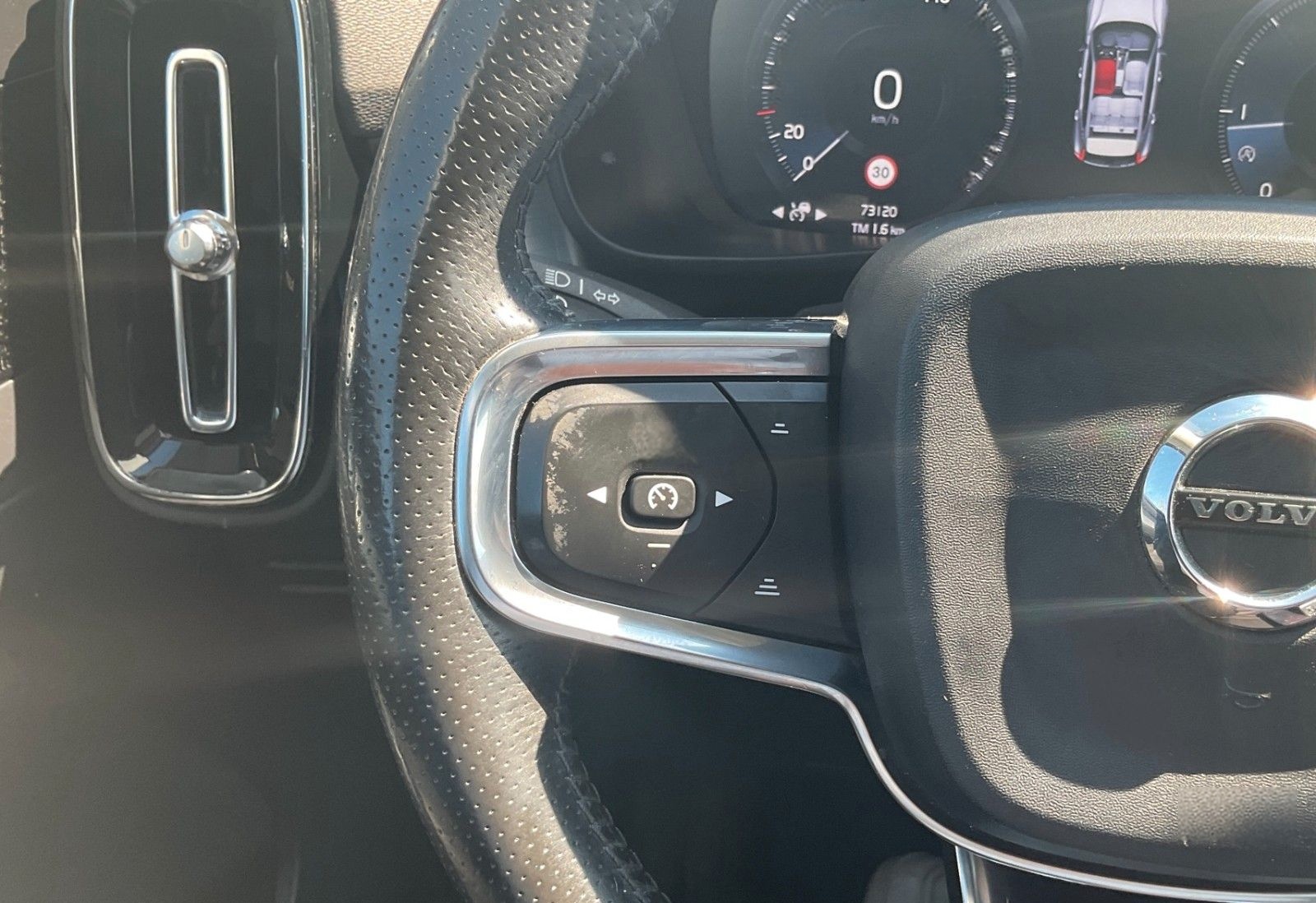 Volvo XC 40 Momentum AWD APPLE Lane Navi  RFK ViCo foto 18