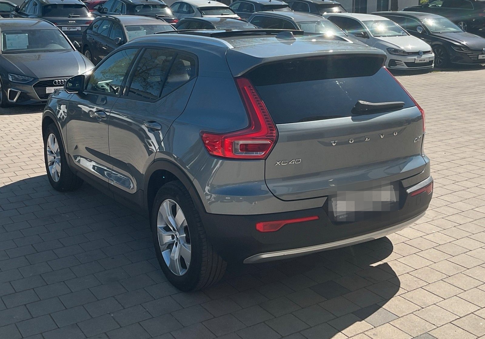 Volvo XC 40 Momentum AWD APPLE Lane Navi  RFK ViCo foto 3