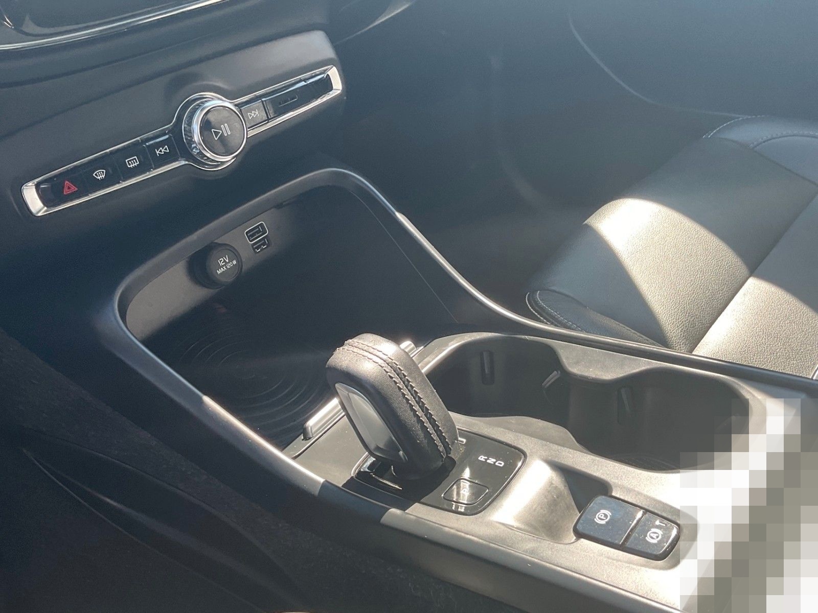 Volvo XC 40 Momentum AWD APPLE Lane Navi  RFK ViCo foto 23