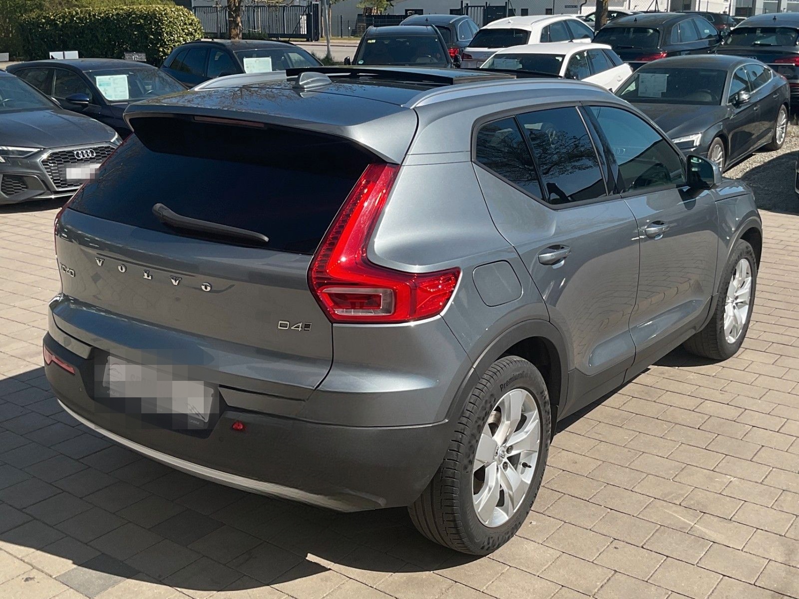 Volvo XC 40 Momentum AWD APPLE Lane Navi  RFK ViCo foto 5