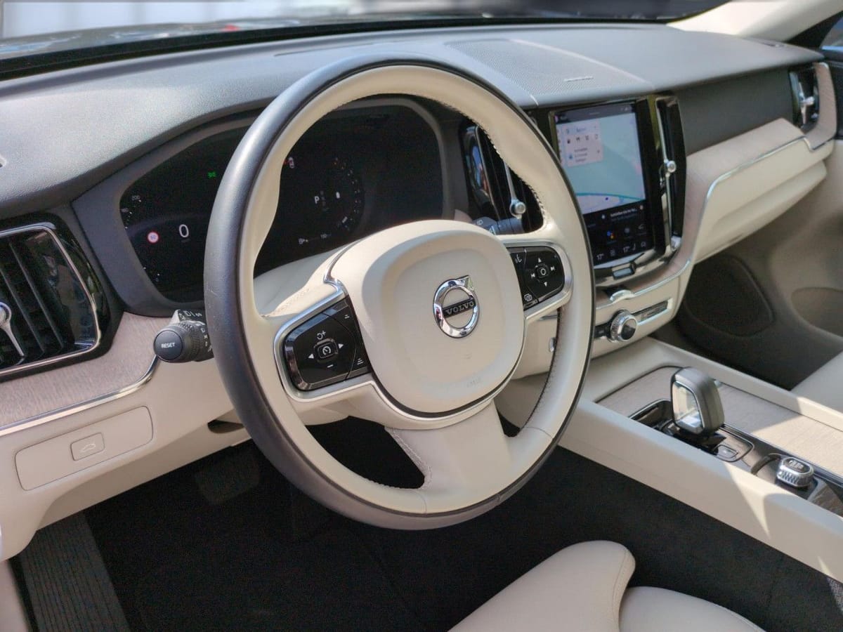 Volvo XC60 B4 (Benzin) Plus Bright 2WD Automatik Navi foto 11