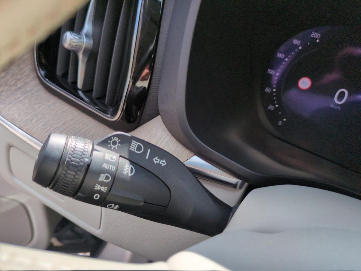 Volvo XC60 B4 (Benzin) Plus Bright 2WD Automatik Navi foto 15