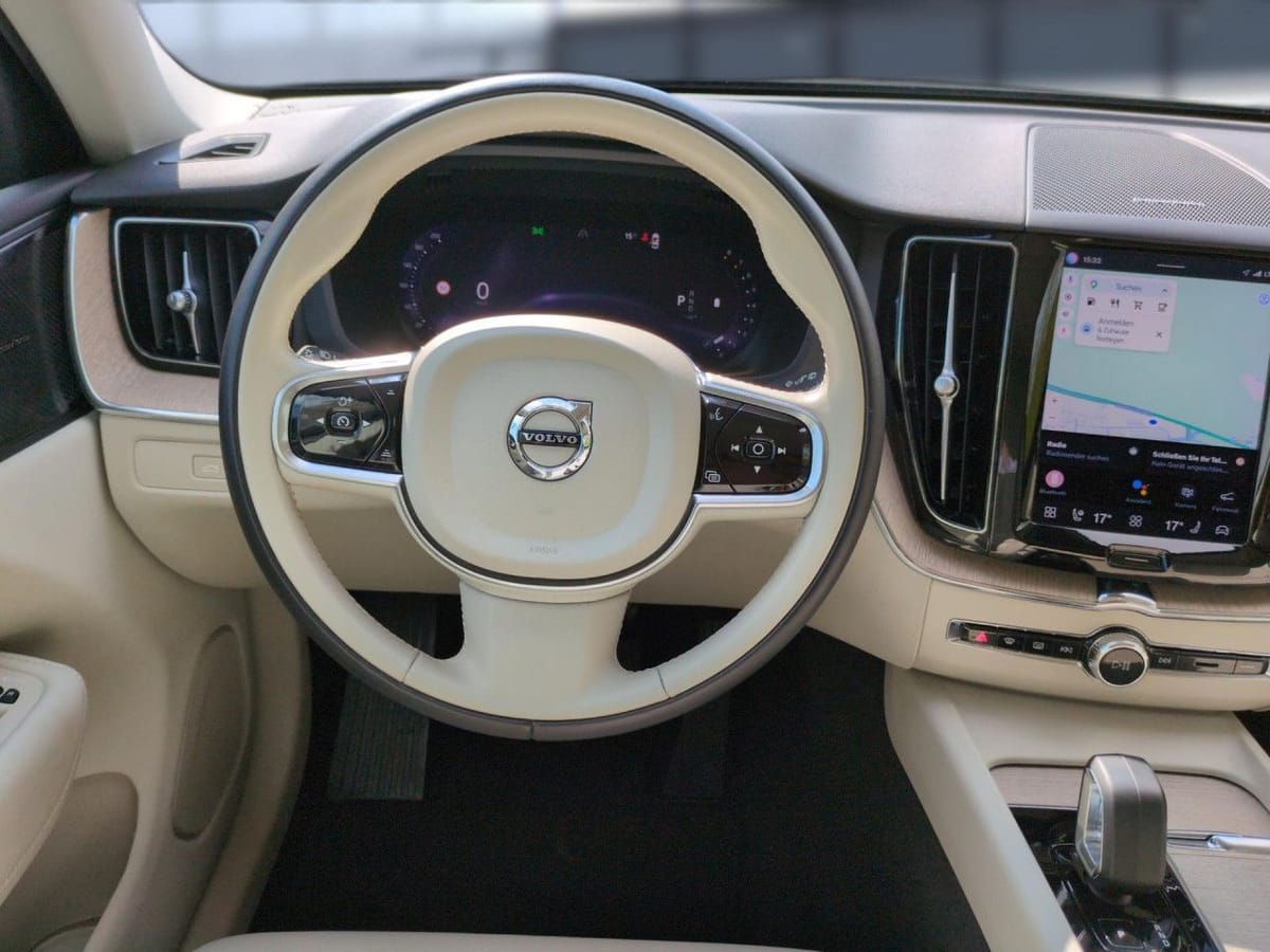 Volvo XC60 B4 (Benzin) Plus Bright 2WD Automatik Navi foto 20