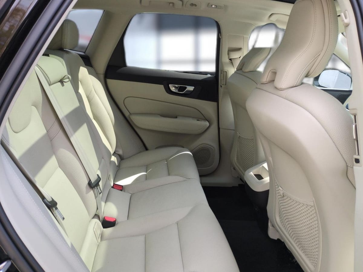 Volvo XC60 B4 (Benzin) Plus Bright 2WD Automatik Navi foto 22