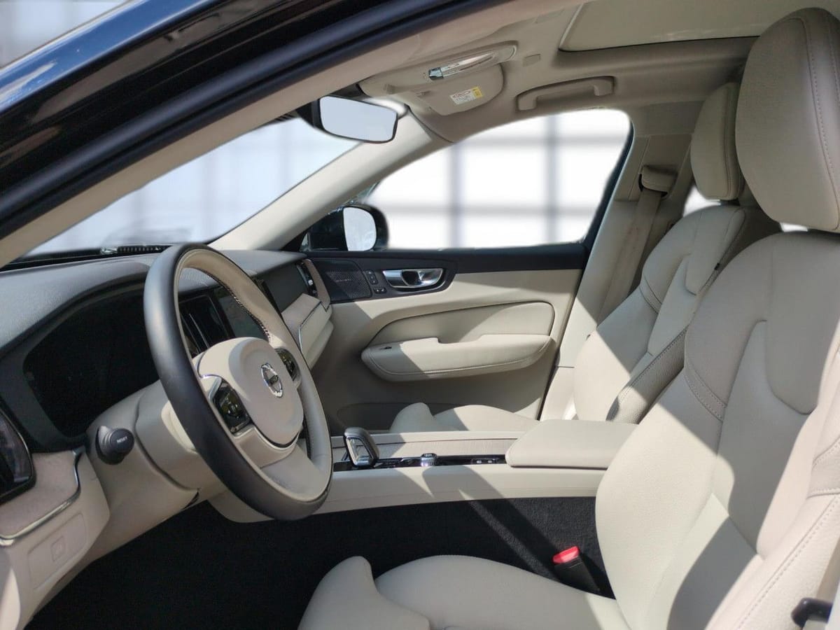 Volvo XC60 B4 (Benzin) Plus Bright 2WD Automatik Navi foto 10