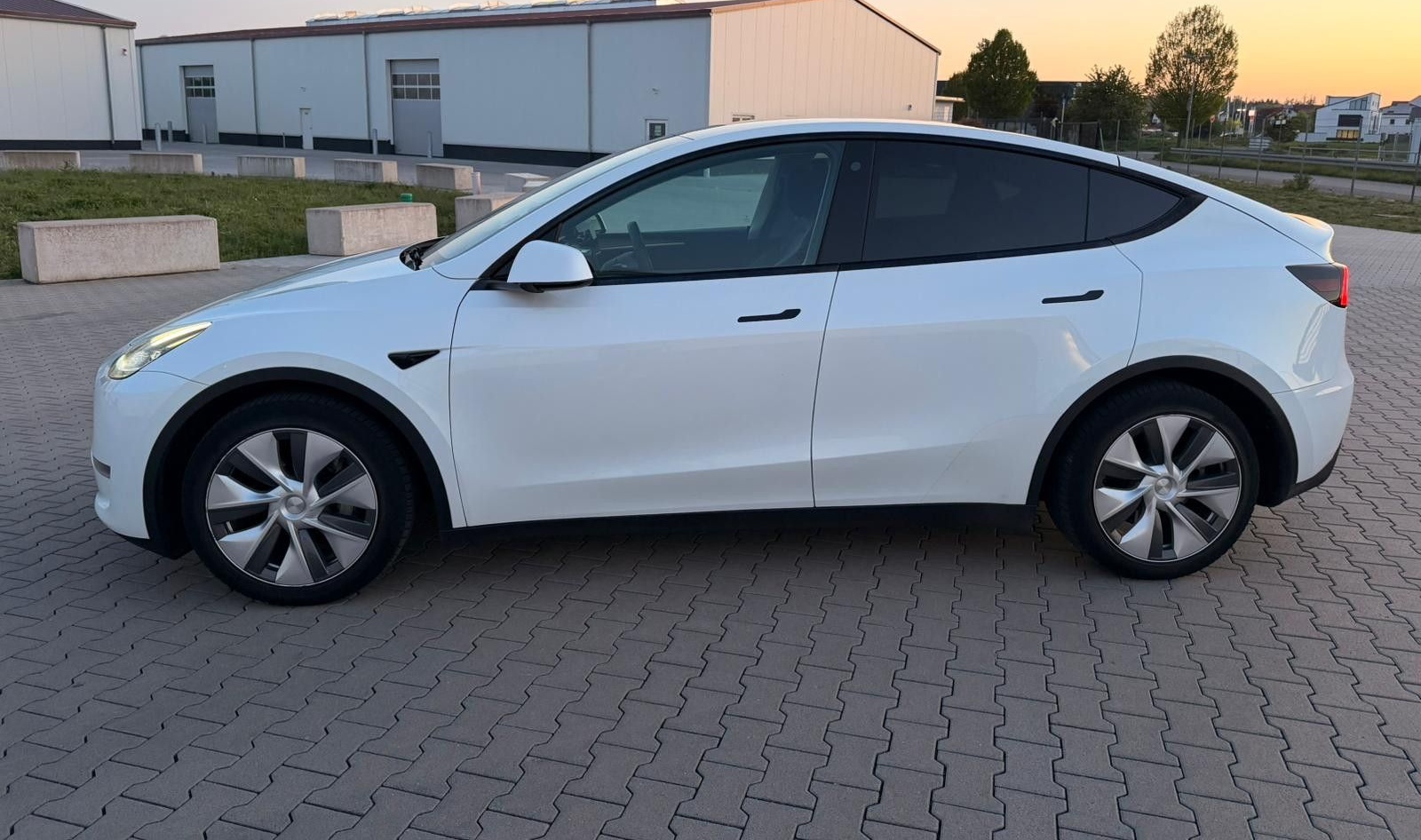 Tesla Model Y Long Range AWD | MwSt. ausweisbar foto 3
