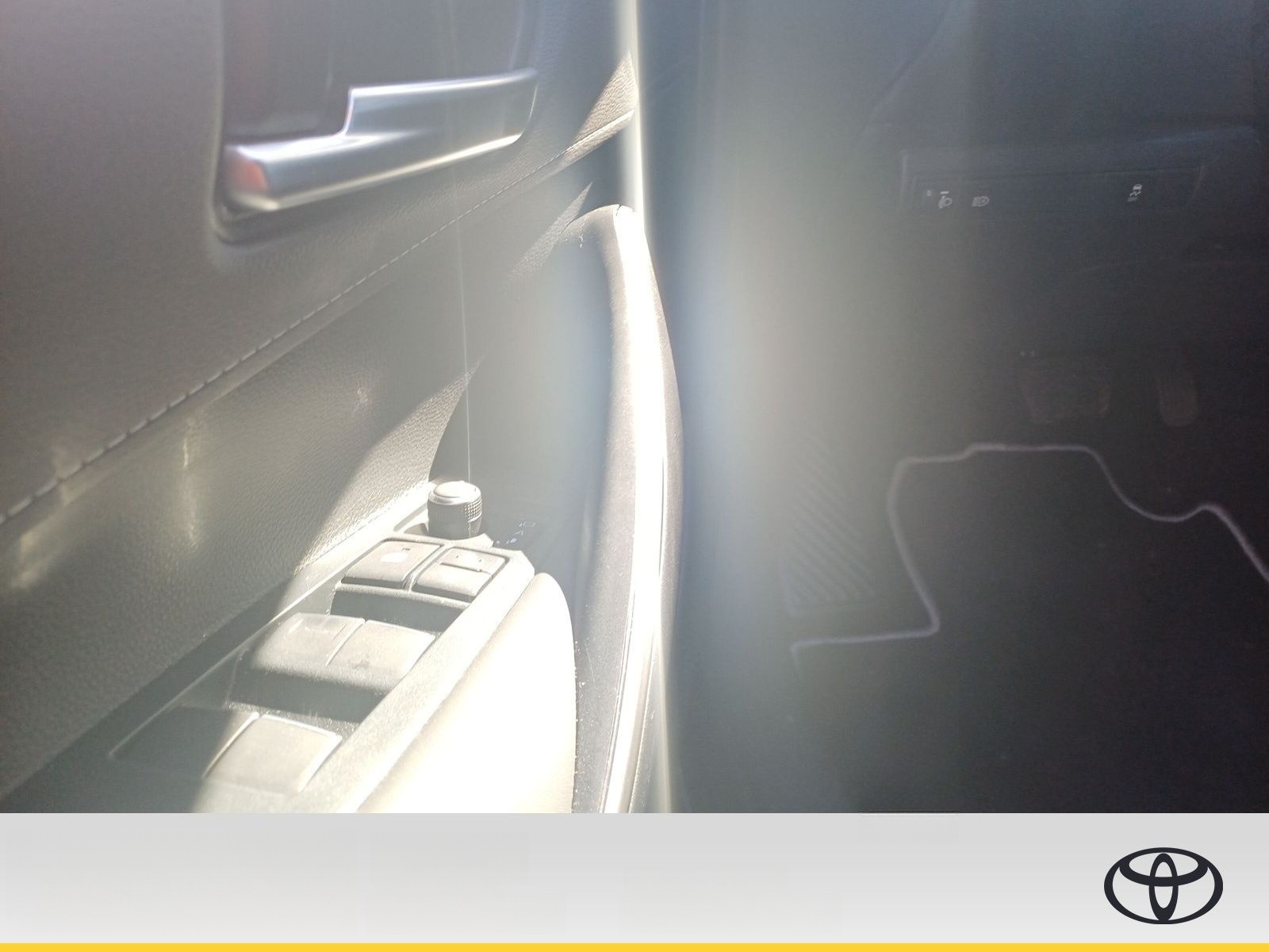 Toyota Corolla 2,0 l Hybrid Navi/Kam/Sitzhzg/ALU foto 18
