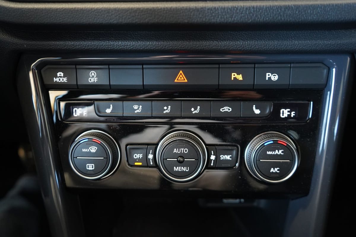 Volkswagen T-Roc 1.5TSI Sport R-Line LED Navi ACC Kamera foto 21
