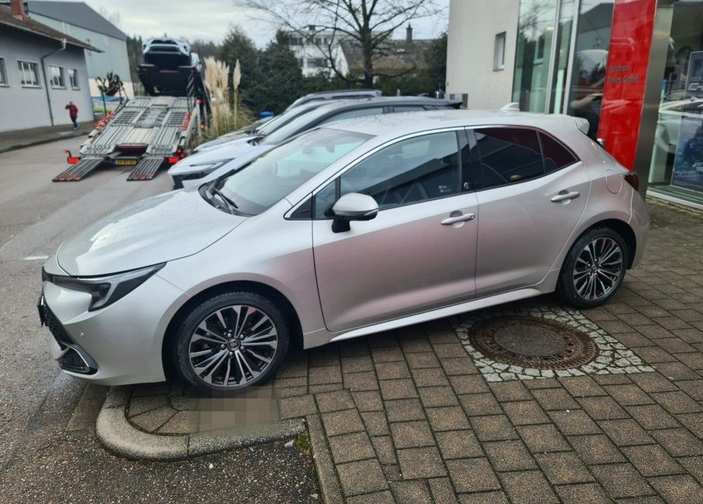Toyota Corolla 1.8 Hybrid Team D foto 2