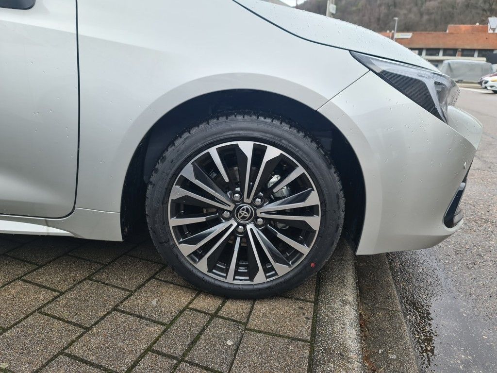 Toyota Corolla 1.8 Hybrid Team D foto 4