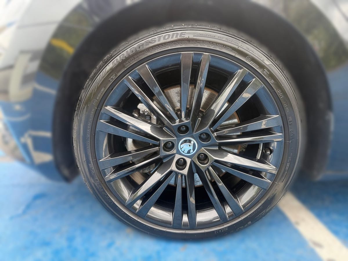 Skoda Superb Combi L&K 4X4 AHK LEDER KAMERA MATRIX foto 5