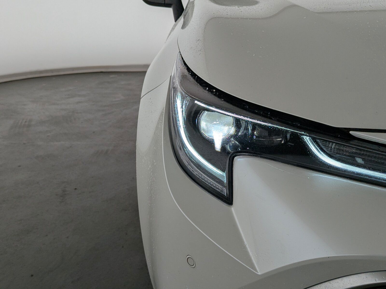 Toyota Corolla 2.0 Hybrid Lounge LED+BT+SHZ+RFK+ACC+ foto 3