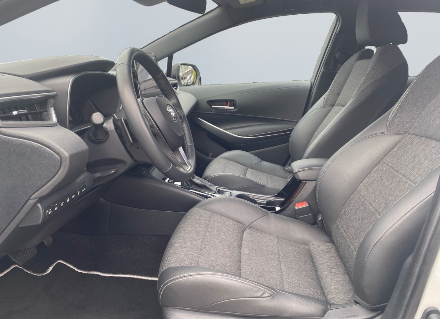 Toyota Corolla 2.0 Hybrid TS Black&White *LED*ACC*RCAM* foto 7