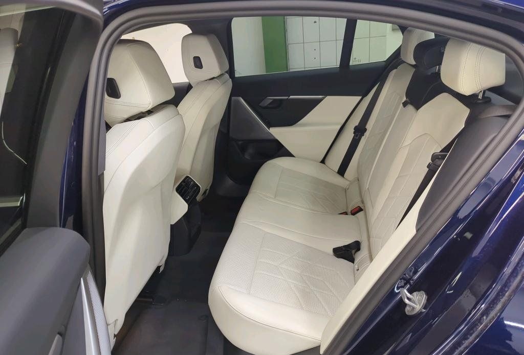 BMW 520 d xDrive AHK SpoSi ACC BLIS LED AUT foto 9