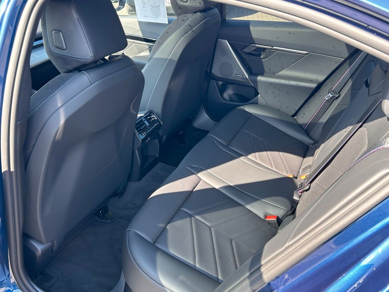 BMW 540d xDrive Limousine M Sport Pro / Glasdach foto 8