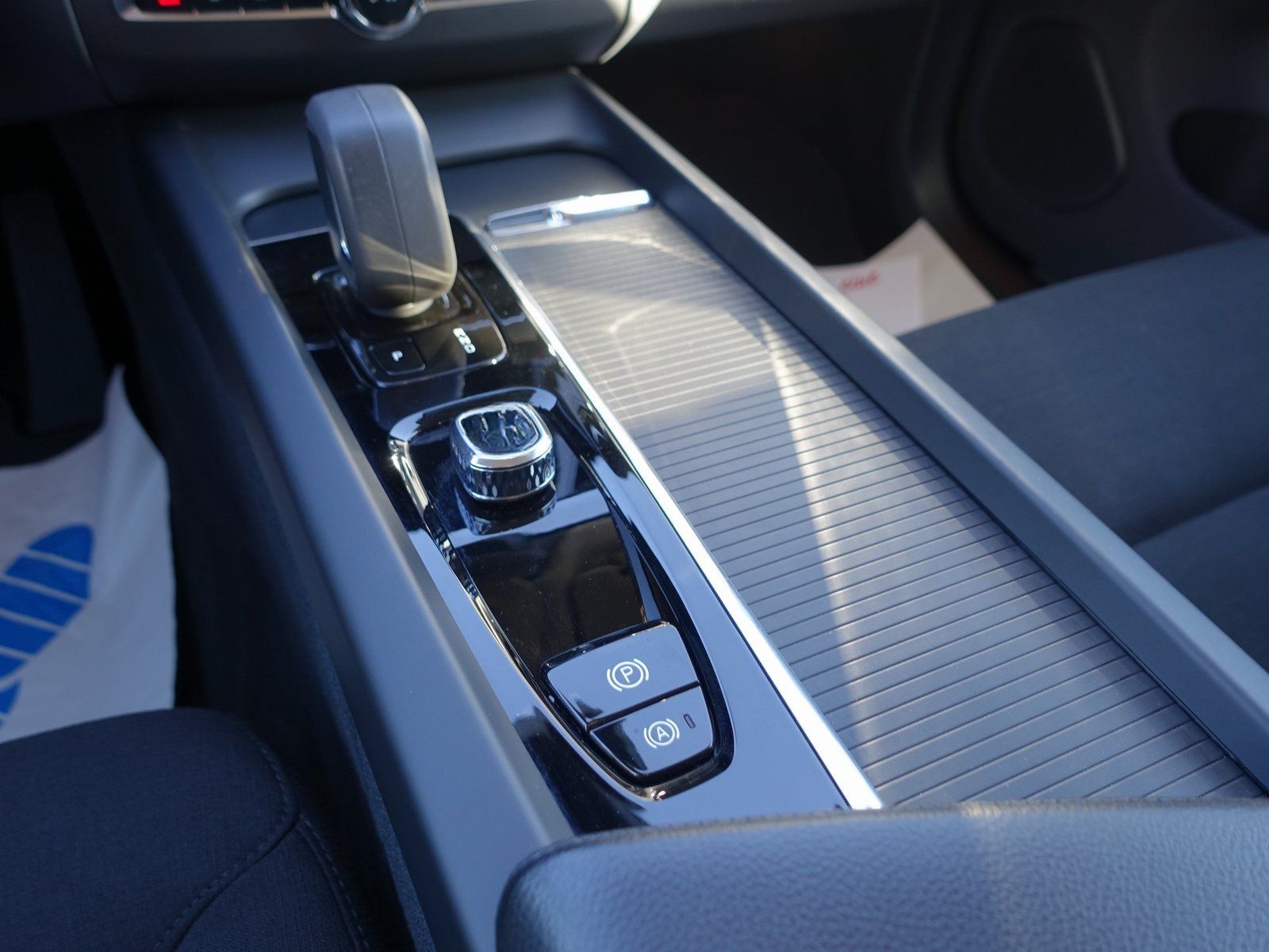 Volvo XC60 B4 Benzin Momentum Pro R-KAMERA/ACC foto 14