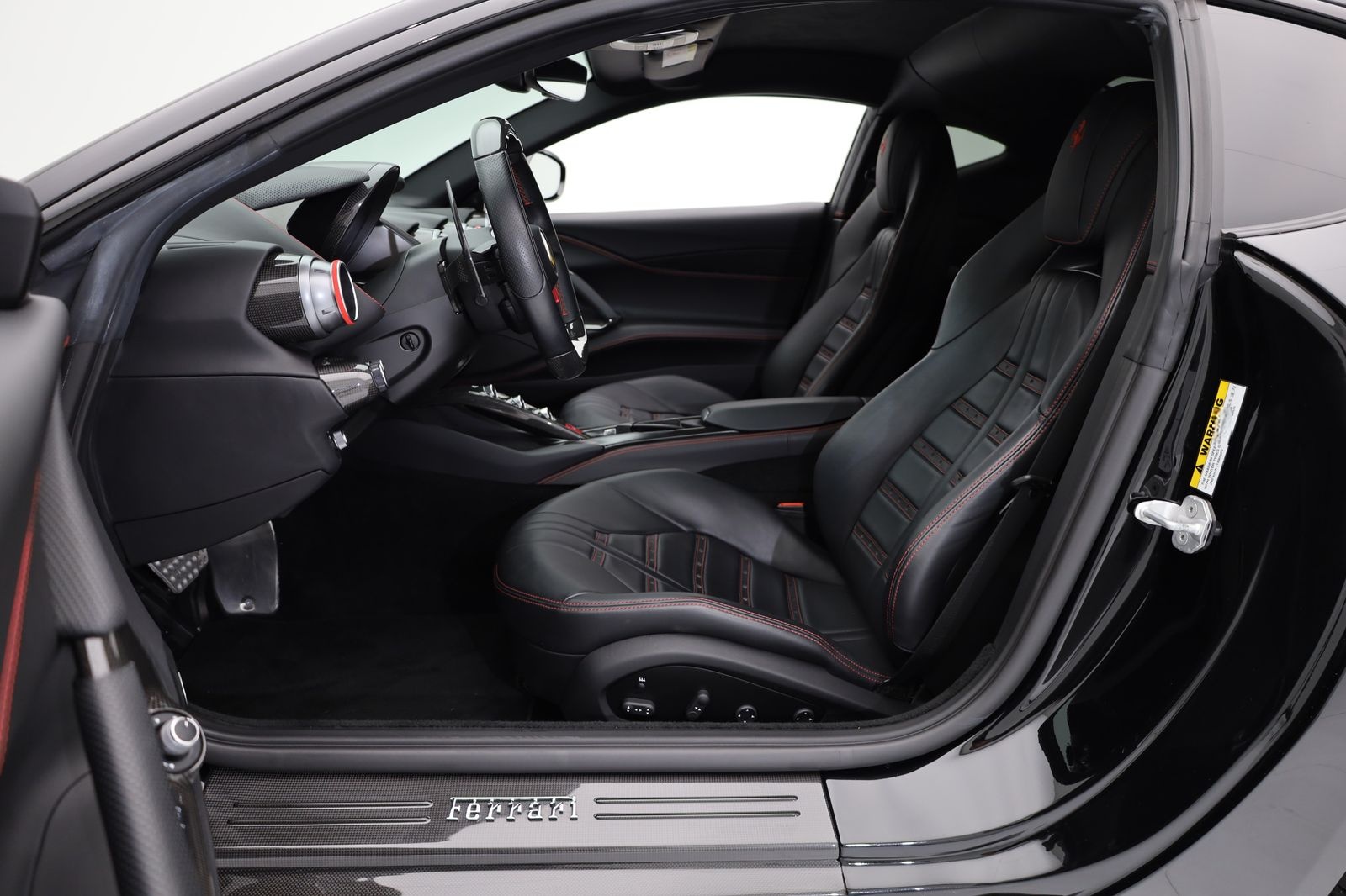 Ferrari 812 Superfast FULL CARBONFIBRE - FERRARI HAMBURG foto 14