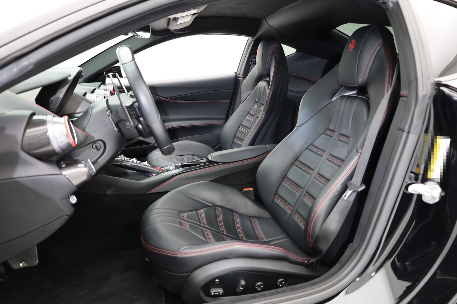 Ferrari 812 Superfast FULL CARBONFIBRE - FERRARI HAMBURG foto 15